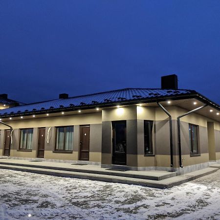Karavan Hotell Bila Krynytsya  Exteriör bild