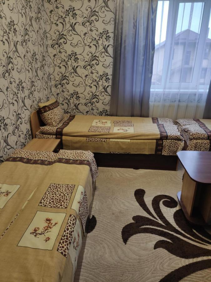 Karavan Hotell Bila Krynytsya  Exteriör bild