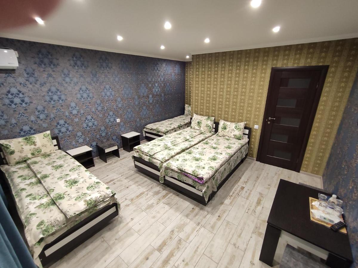 Karavan Hotell Bila Krynytsya  Exteriör bild