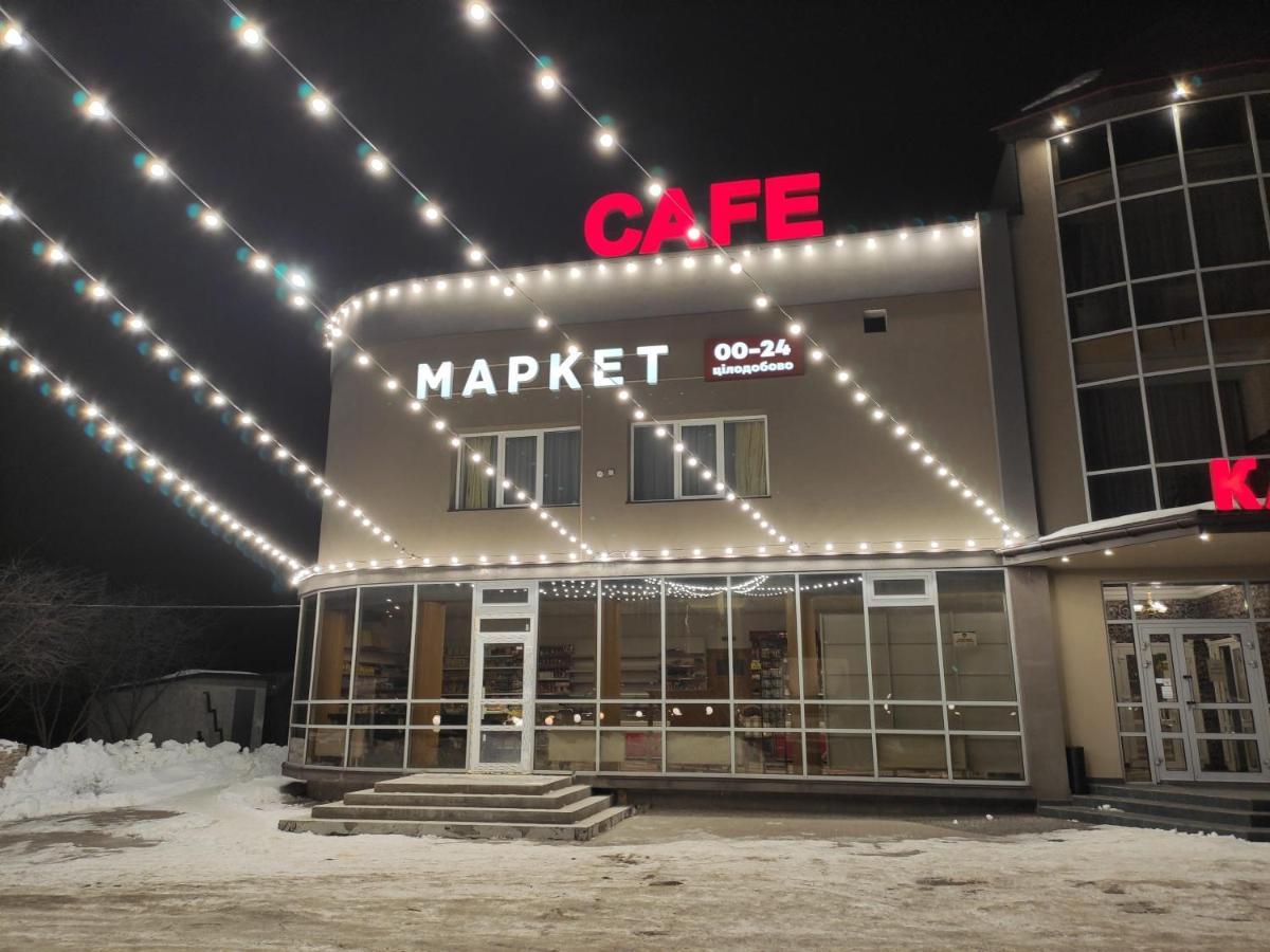 Karavan Hotell Bila Krynytsya  Exteriör bild