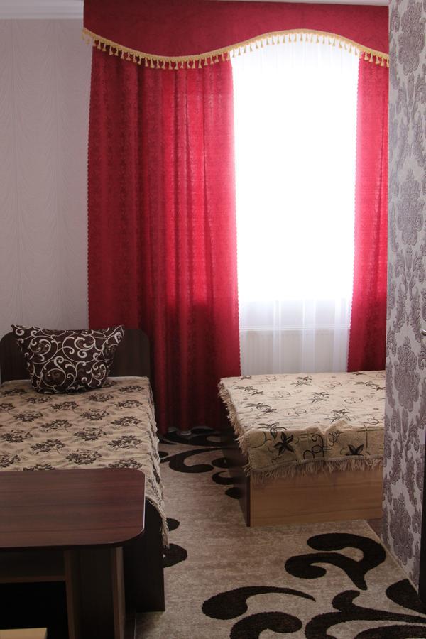 Karavan Hotell Bila Krynytsya  Exteriör bild