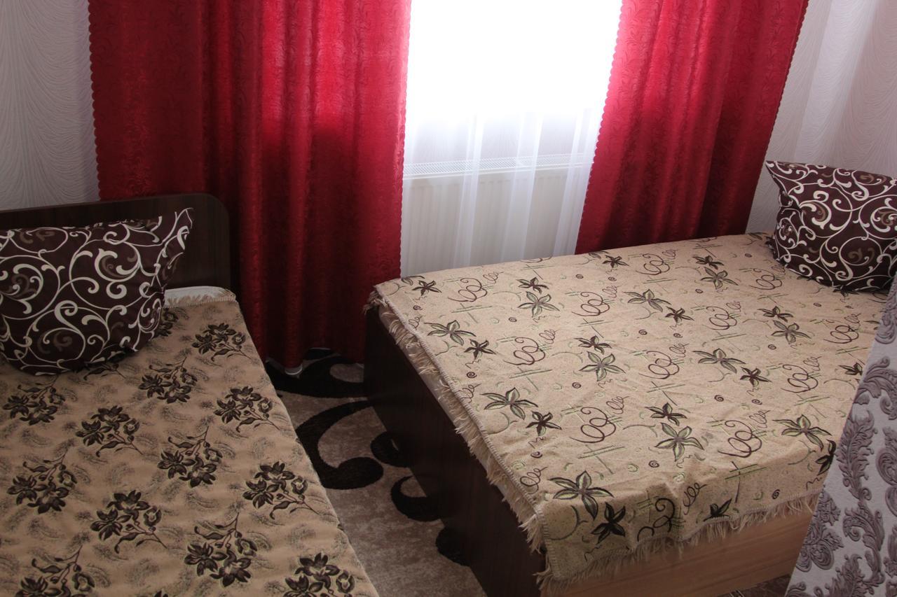 Karavan Hotell Bila Krynytsya  Exteriör bild