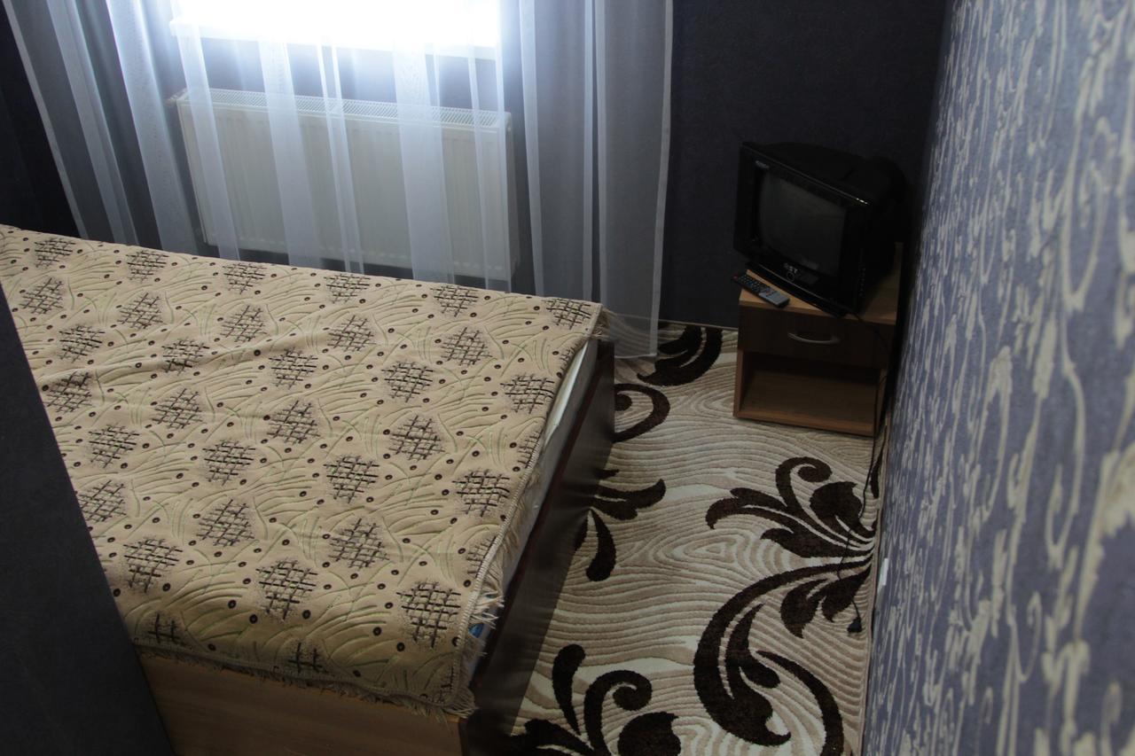 Karavan Hotell Bila Krynytsya  Exteriör bild