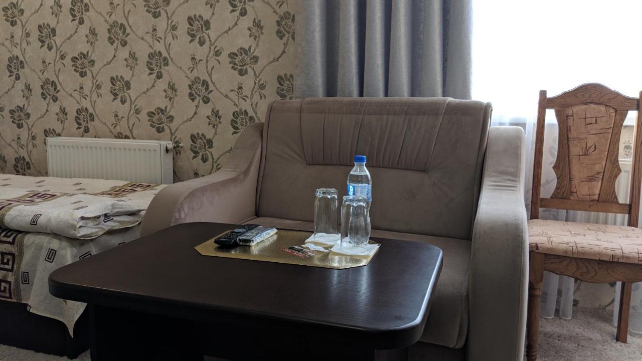 Karavan Hotell Bila Krynytsya  Exteriör bild