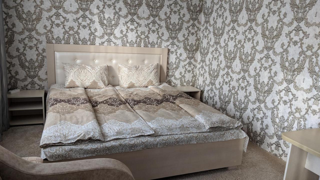 Karavan Hotell Bila Krynytsya  Exteriör bild
