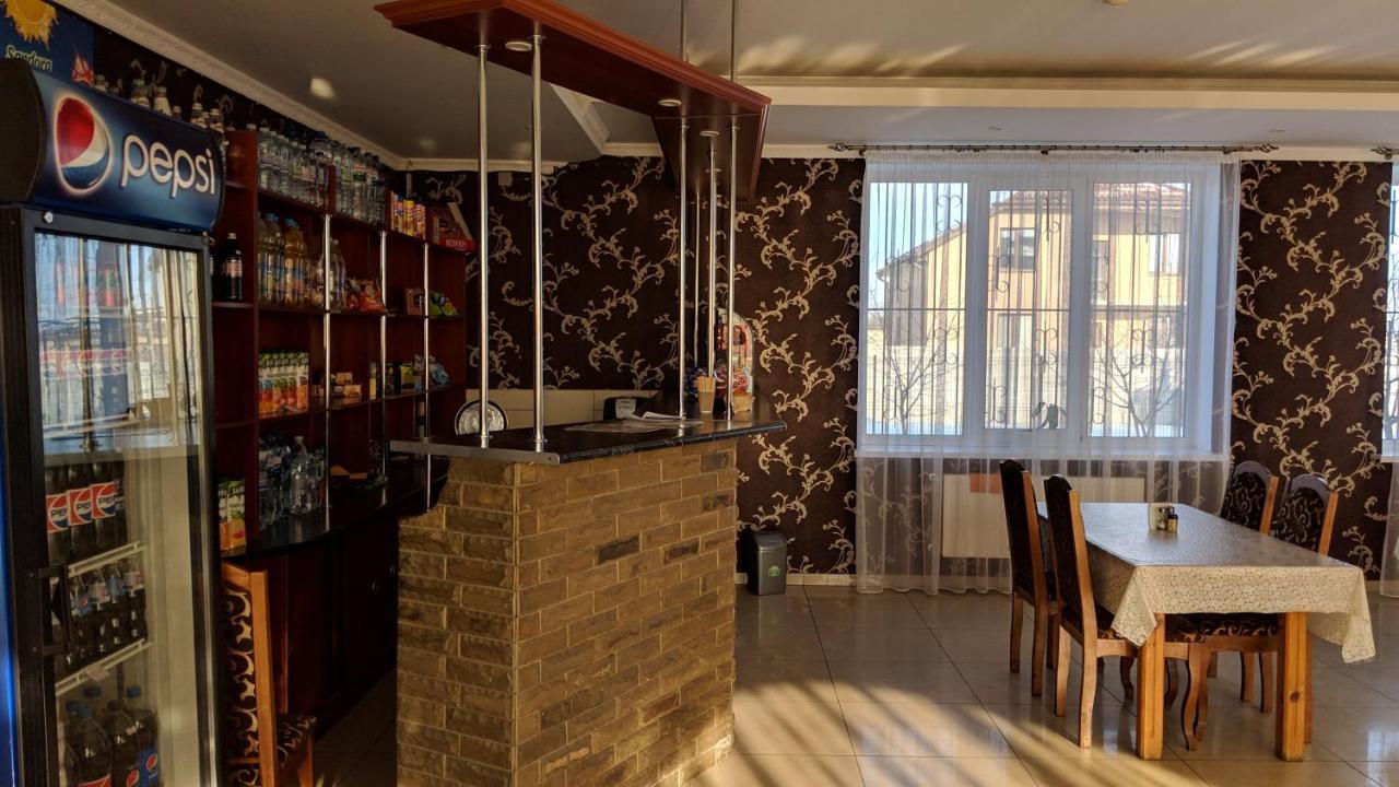 Karavan Hotell Bila Krynytsya  Exteriör bild