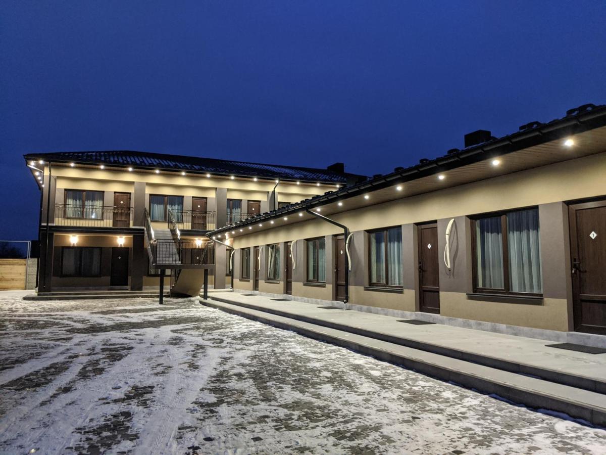 Karavan Hotell Bila Krynytsya  Exteriör bild