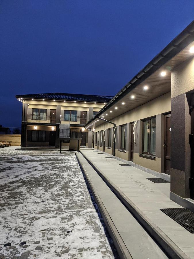 Karavan Hotell Bila Krynytsya  Exteriör bild