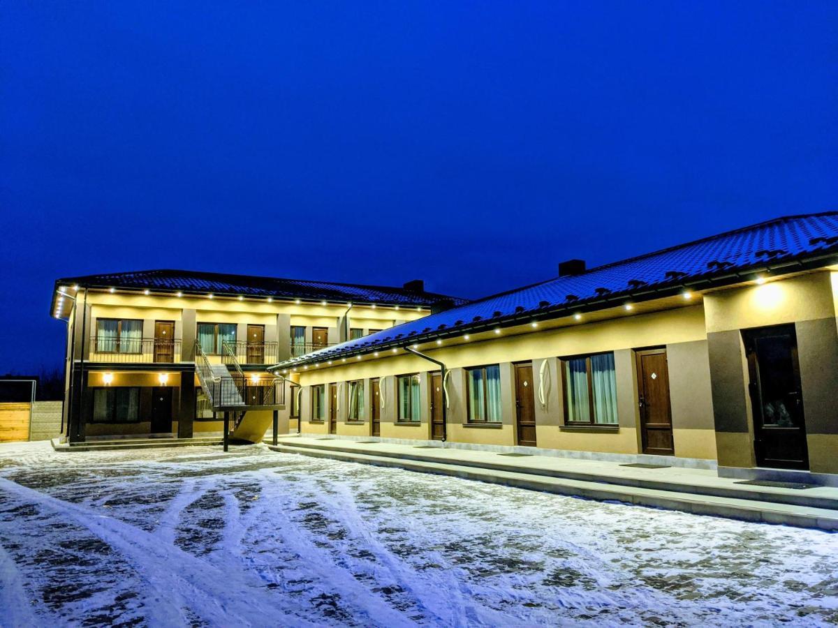 Karavan Hotell Bila Krynytsya  Exteriör bild