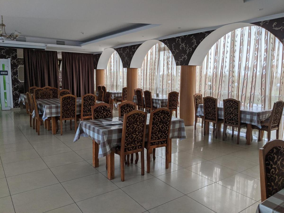 Karavan Hotell Bila Krynytsya  Exteriör bild