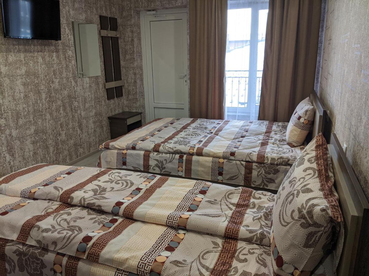 Karavan Hotell Bila Krynytsya  Exteriör bild